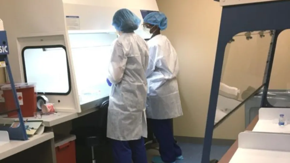 Pharm tech dallas Students working in the Pharmacy Technician lab