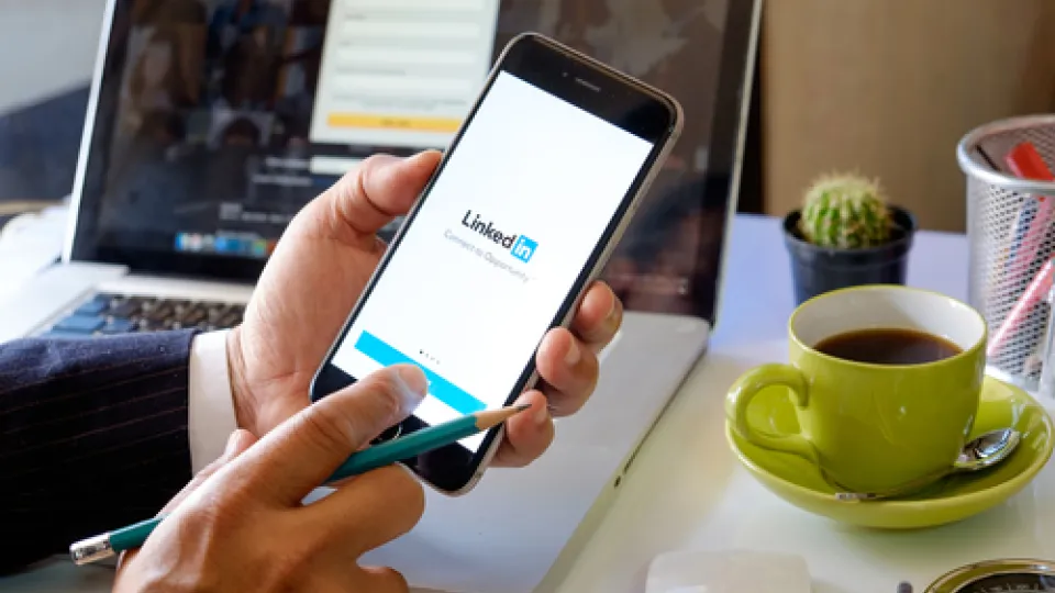 health care careers (7) using LinkedIn when job searching